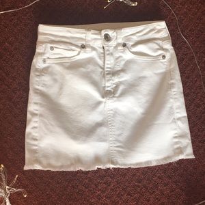 American eagle white super stretch skirt
